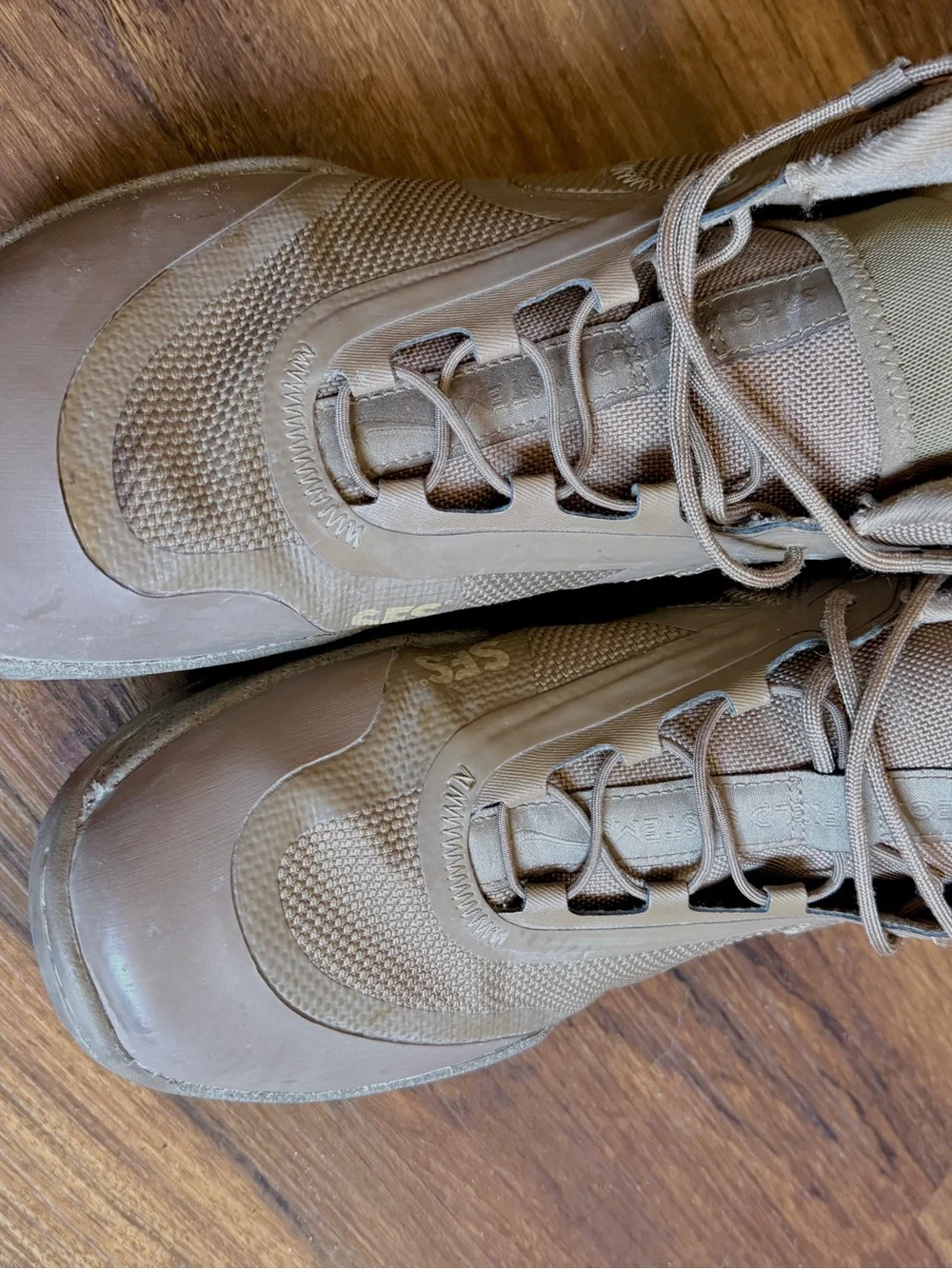 Nike sturdy mid